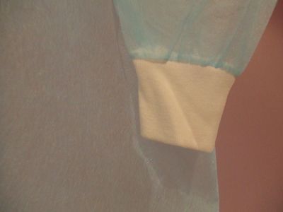 La sala de operaciones disponible friega los uniformes, guardapolvos no tejidos de la ropa protectora