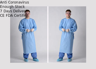 El hospital disponible no absorbente friega el vestido del laboratorio con el puño hecho punto